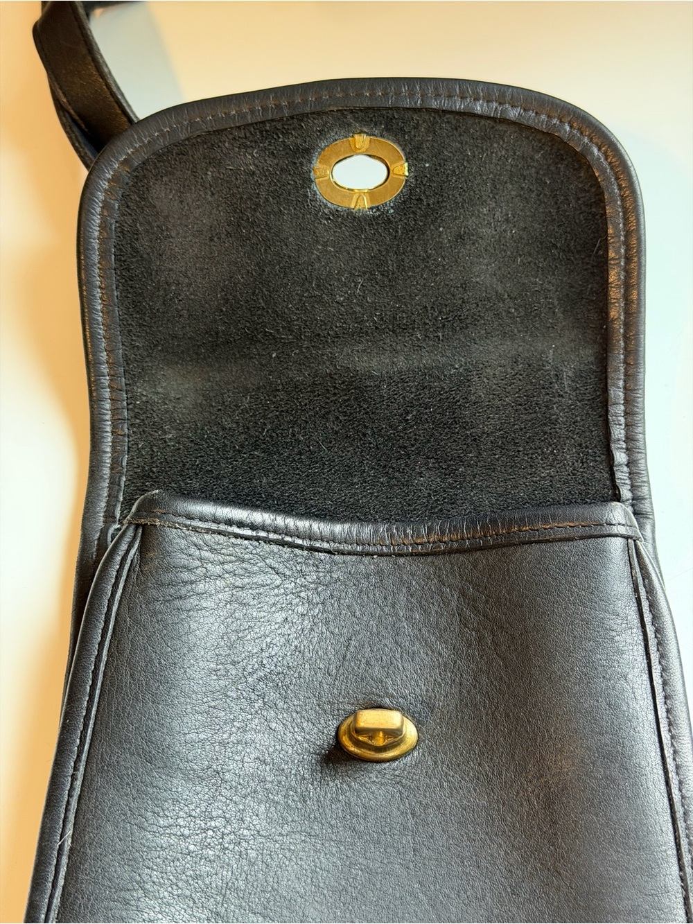 Vintage 1995 Coach Small Sidepack in Black Leather - Made in the USA - Picture 12 of 15